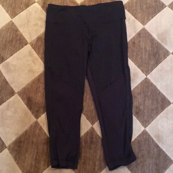 ❣️Lululemon black crop  pants with zip pocket - Picture 3 of 7